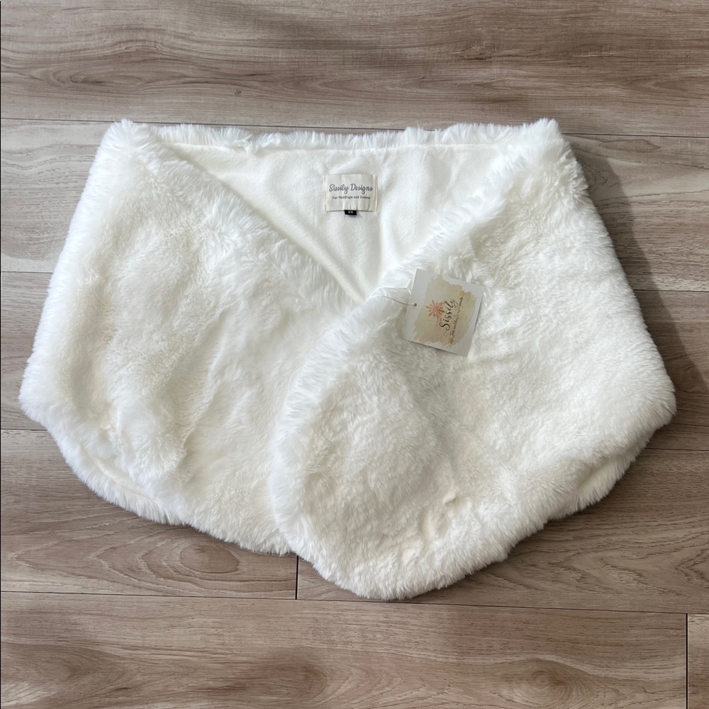 Sissily Designs Soft White Faux Fur Shawl Wrap